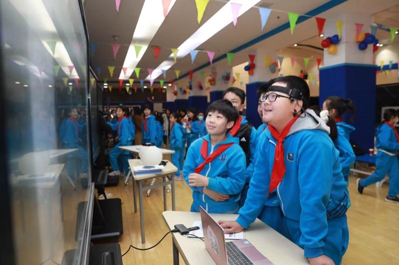 “聚力AI点亮新年——史家胡同小学AI嘉年华”活动举办。校方供图