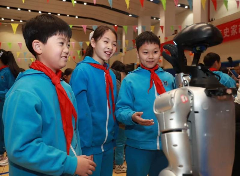 “聚力AI點亮新年——史家胡同小學AI嘉年華”活動舉辦。校方供圖