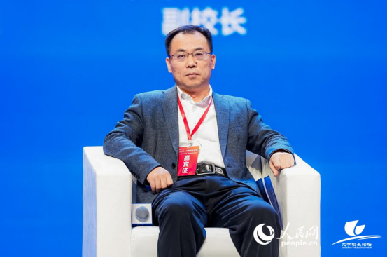 华南理工大学副校长许勇出席论坛并发言