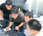 在“人机之间”探路