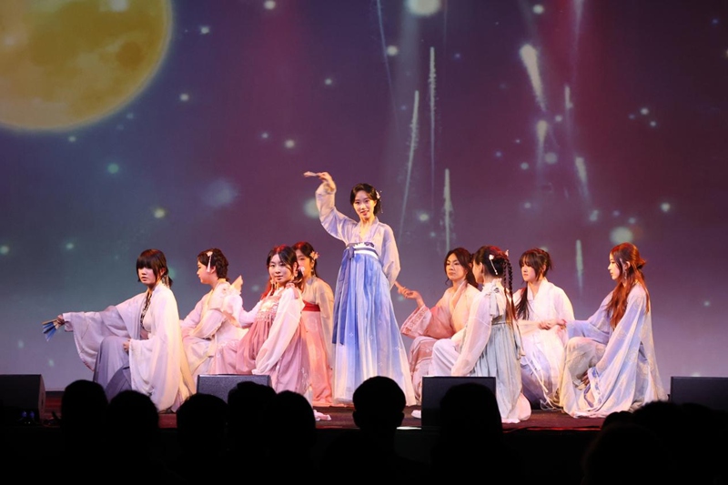 瑞典中國學生學者共慶新春。張宇辰攝