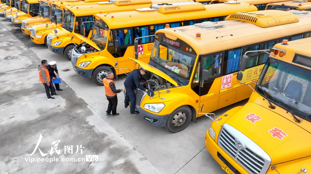 江西赣州：检查校车迎开学
