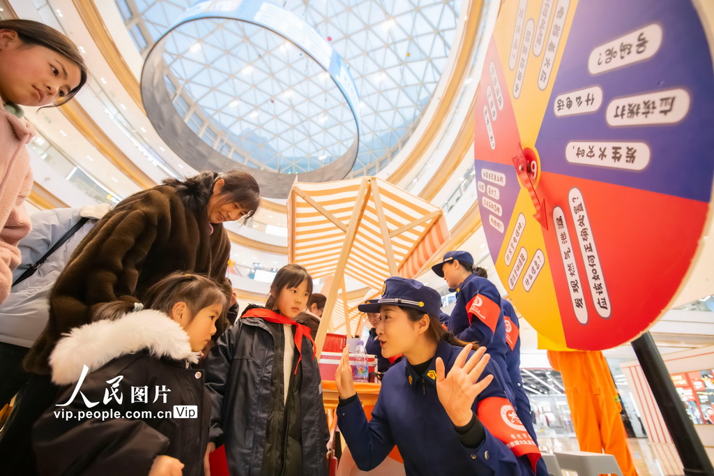 江蘇宿遷：學雷鋒志願服務市集暖人心【3】