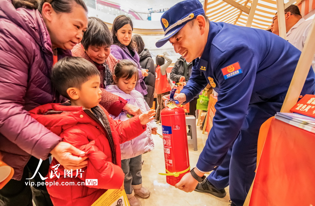 江蘇宿遷：學雷鋒志願服務市集暖人心【2】