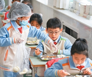 北京市推进校园餐改革