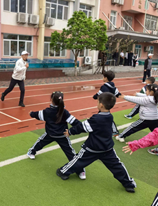 朝阳实验小学举行校园亲子运动会