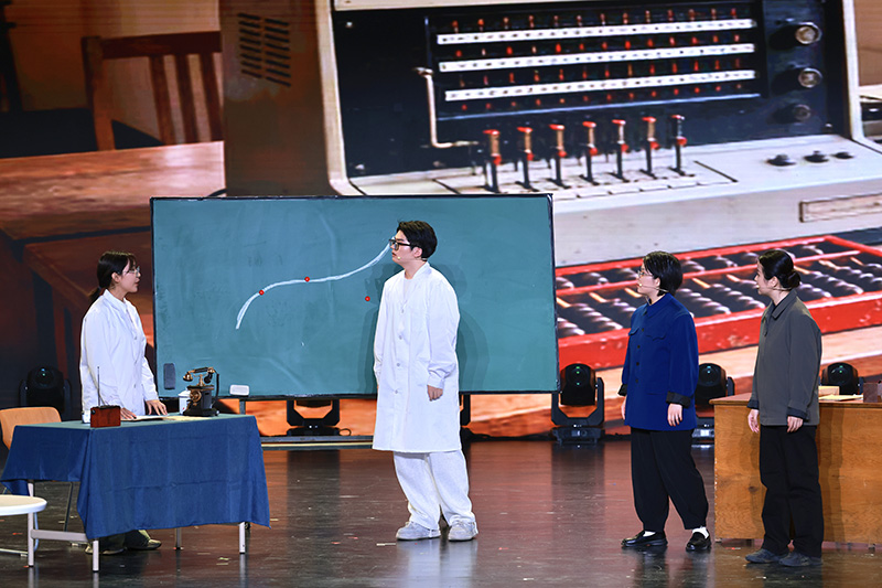 马克思主义学院演绎《我与我同行》。学校供图