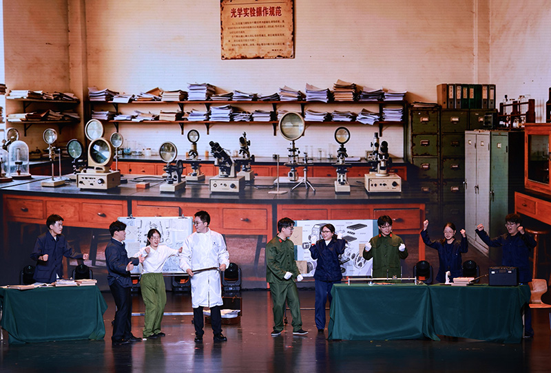 西安光学精密机械研究所演绎《光与希望》。学校供图