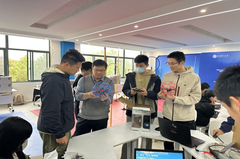大連理工大學首批高中共建科創實驗室啟用。校方供圖