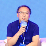     李子錚    天津輕工職業技術學院黨委副書記、副院長在AI極速推動知識生產與整合的當下，教育模式正從以知識傳授為主的傳統教育，向以能力和素質培養為核心的新型教育模式轉變。