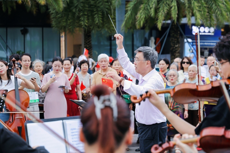 珠海科技学院师生联袂上演大型声乐套曲《长征组歌》。校方供图