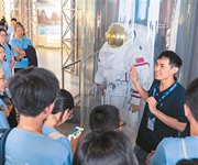 百余名香港大学生走进北航