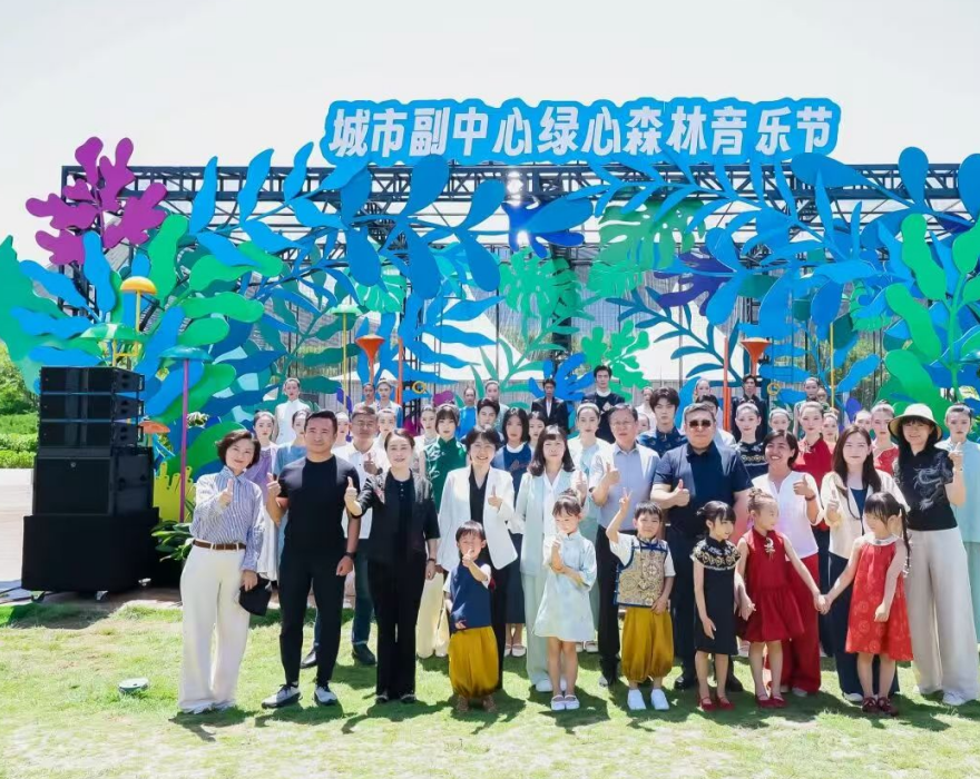 北服校友品牌“谁裁初”新中式大秀惊艳亮相运河畔
