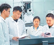 “冷板凳”上做好“热”研究
