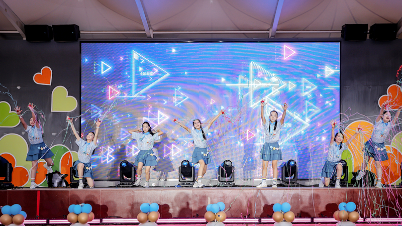 北京市石景山区古城小学“AI+毕业微电影”项目式学习成果展现场。校方供图