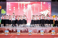 这所小学为毕业生办AI微电影展