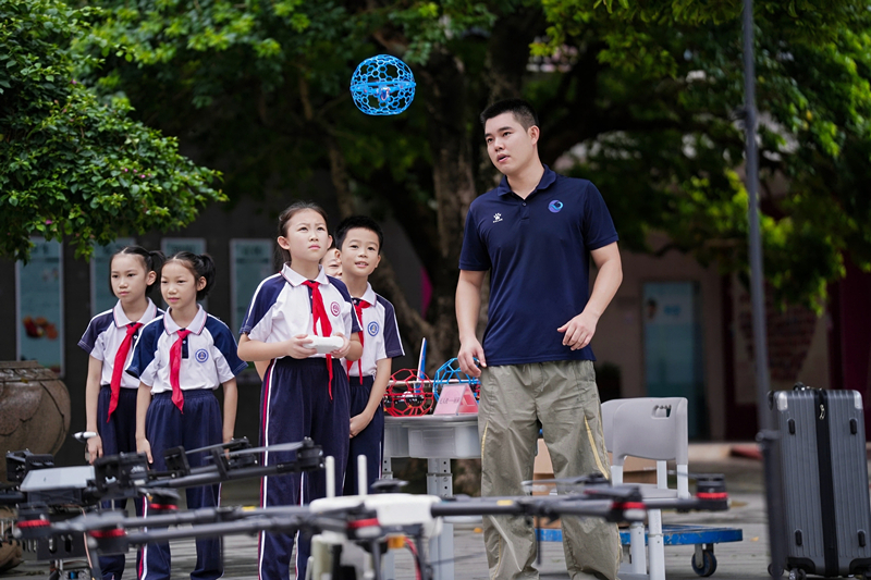 东莞市莞城中心小学打造沉浸式科学互动空间。校方供图