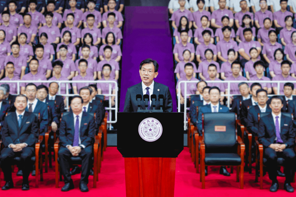 中国科学院院士、清华大学校长李路明在2026级本科生开学典礼上讲话。校方供图
