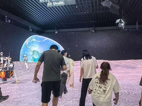 讓學生在“光影視界”中感受“創新驅動發展