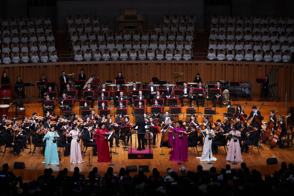2026年9月8日，校友代表宋飛攜國音師生在國家大劇院演繹《巾幗》