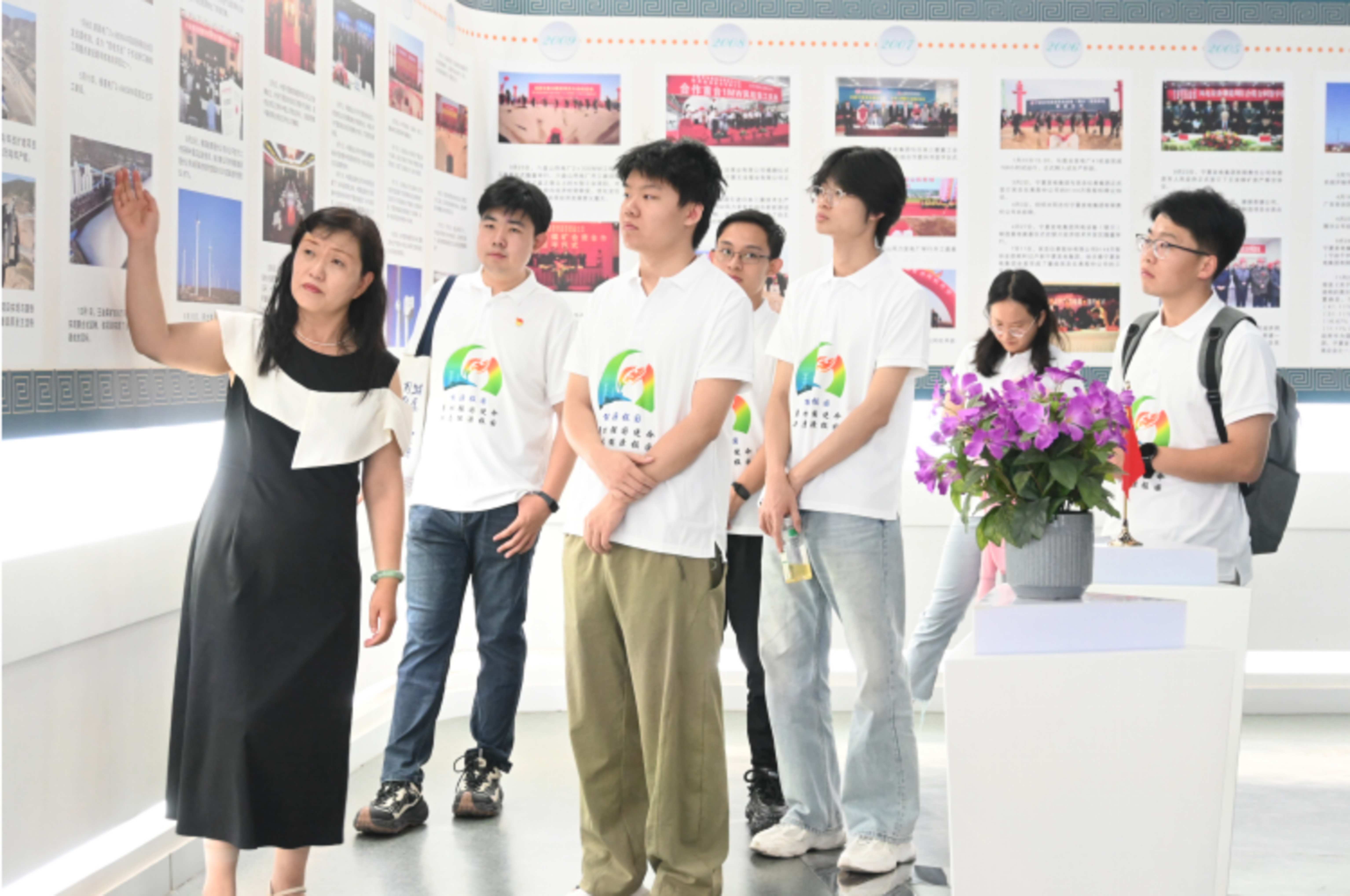 暑期職業體驗活動師生代表團走進中鋁寧夏能源集團展廳