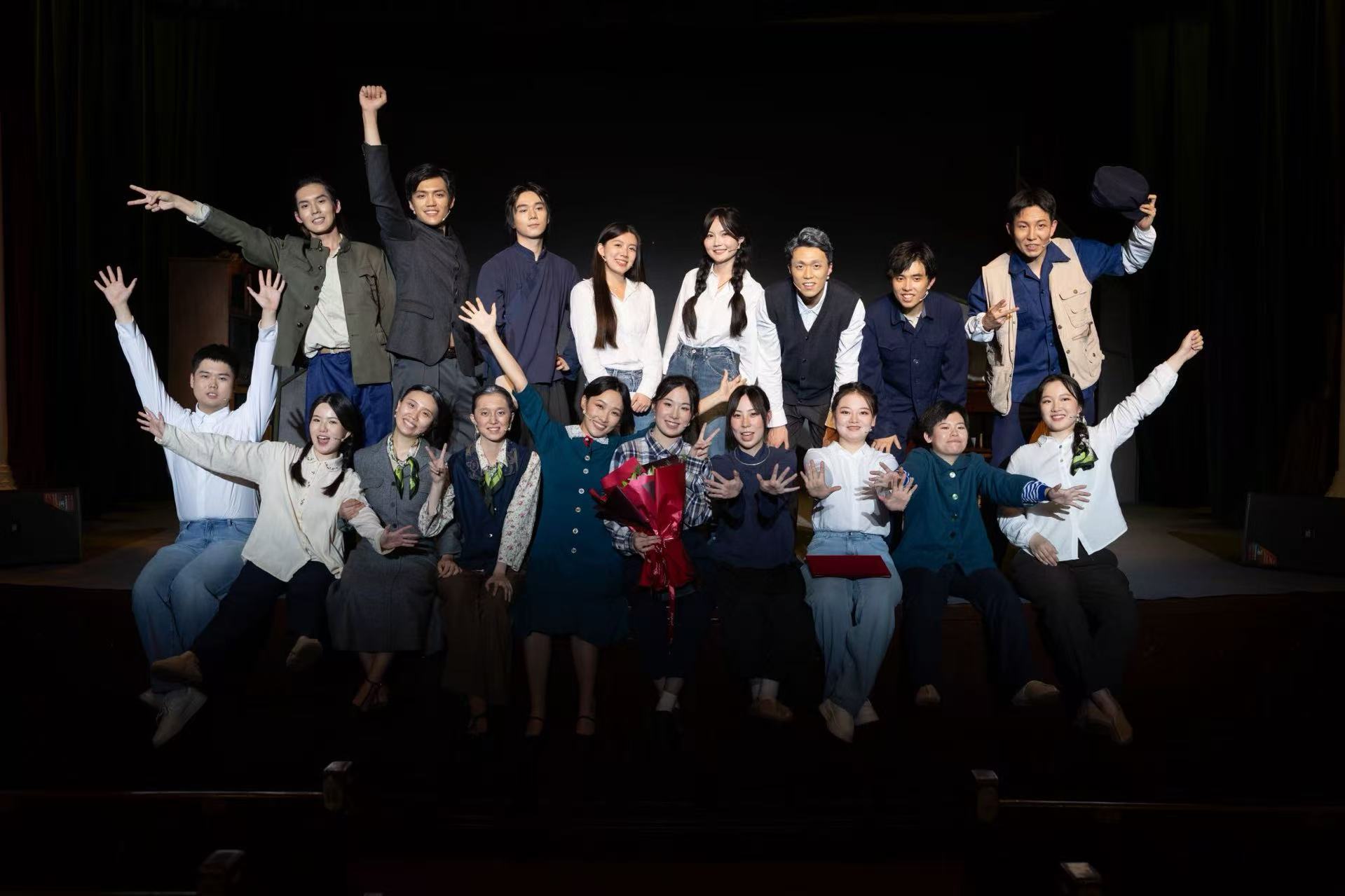 图2 2026年6月15日至16日,恰逢人民科学家、“糖丸爷爷”顾方舟先生百年诞辰,医学院连续上演原创舞台思政剧《顾方舟》