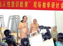 图:<em>人体艺术</em>课上副教授全裸授课--教育--人民网