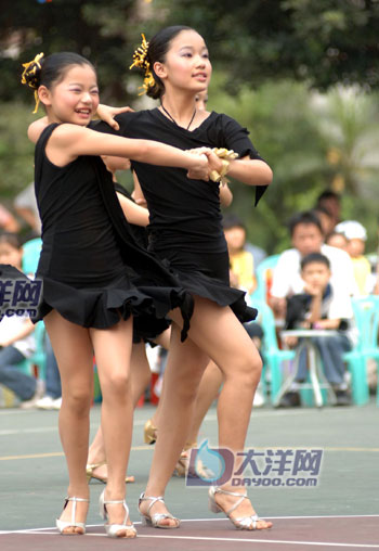 师生同台跳拉丁 广州小学生健康舞大赛