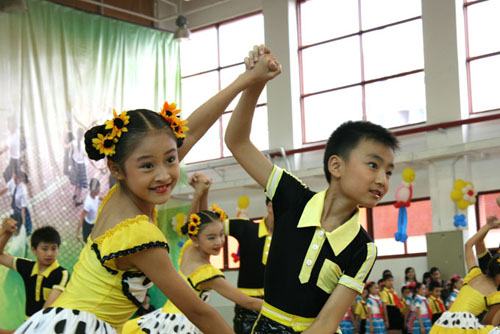 上海举行中小学校园集体舞推广现场会
