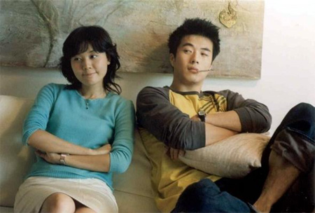 大学生色诱<em>中年女</em>教师 骗财骗色被判刑--教育-