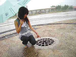 被喷泉击伤下身 断肠 女大学生获赔9万