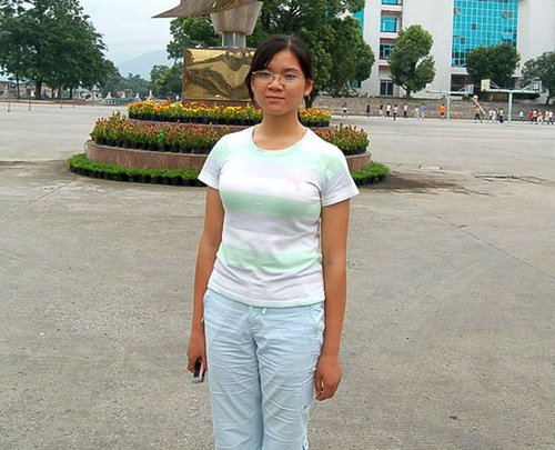 陈君、黄嫣同获2009年广西高考文科状元--人民