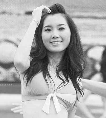 女大学生竞争比基尼小姐后骚扰短信不断--人民