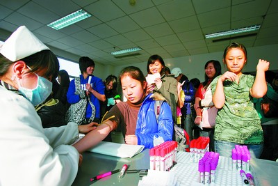 湖南<em>女兵</em>本<em>专科</em>学历占8成+第一关留下一成--人