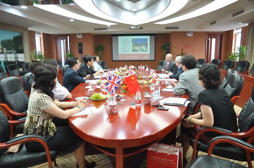 英国考文垂大学副校长访问北京吉利大学--人民