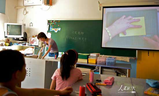 组图:用手说话的学校-北京东城区特殊教育学校