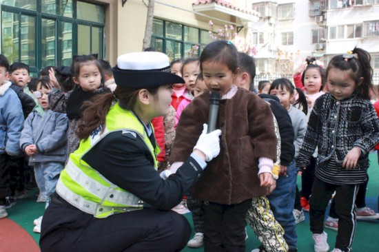 安徽淮北：交通安全从娃娃抓起