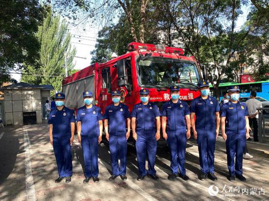 消防救援人員為高考學子保駕護航。內蒙古教育廳供圖