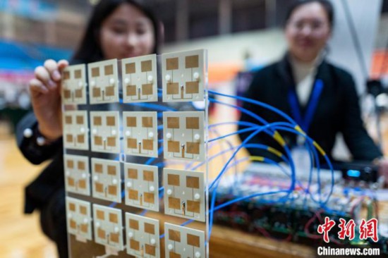 11月25日，南京航空航天大学第十一届“天宫杯”研究生创新实验竞赛在该校举行。　泱波 摄