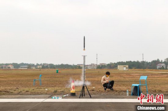 圖為高度火箭(SIA)比賽現場，一支火箭起飛。　劉力鑫 攝