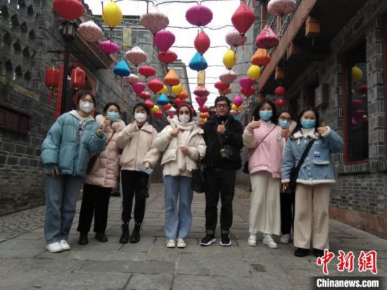 多国留学生南昌老街区感知传统“中国年”