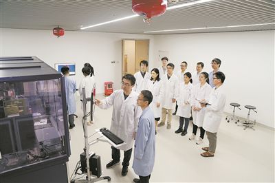 圖為華南理工大學前沿軟物質學院科研教學場景。華南理工大學供圖