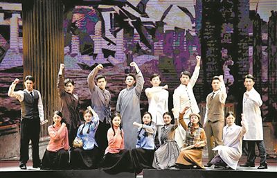以李國豪為原型的原創大師劇《國之英豪》在同濟大學校園舞台上演。同濟大學供圖
