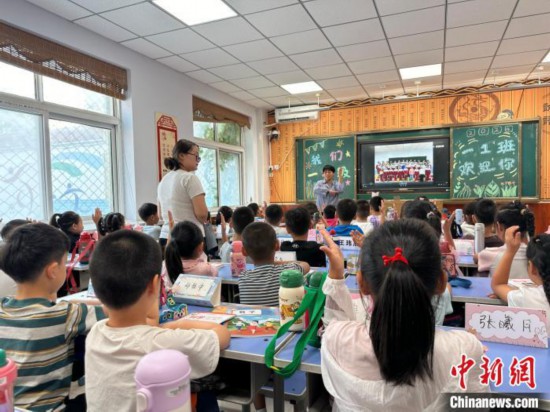 多彩开学季 河北衡水中小学“花式”迎新生