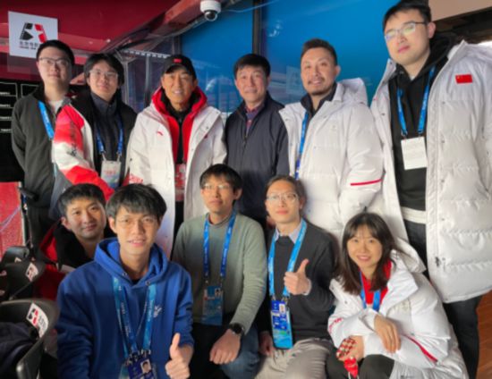 主動承擔國家重點研發項目，用藝術與科技服務保障北京冬奧會冬殘奧會等重大任務，完美實現《雪花》節目 “如影隨形”的實時互動效果