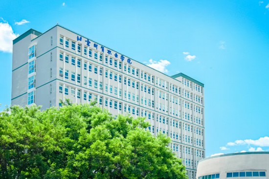 学校实训大楼